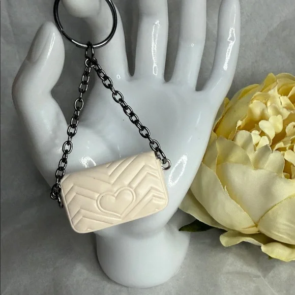 Elegant Cream Key & Card Holder - Picture 2 of 2